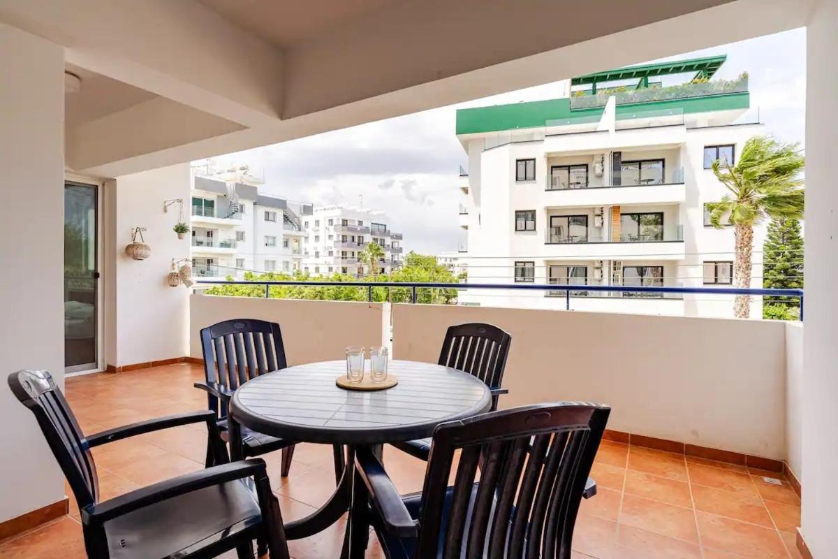 Carisa Downtown With Rooftop Pool 라르나카 외부 사진